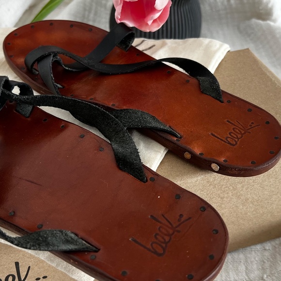 sandals - Picture 2 of 5